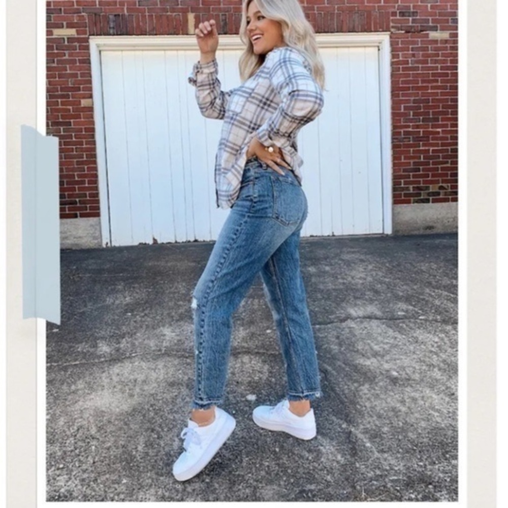 Ripped High Rise Mom Jeans “34 Short”​